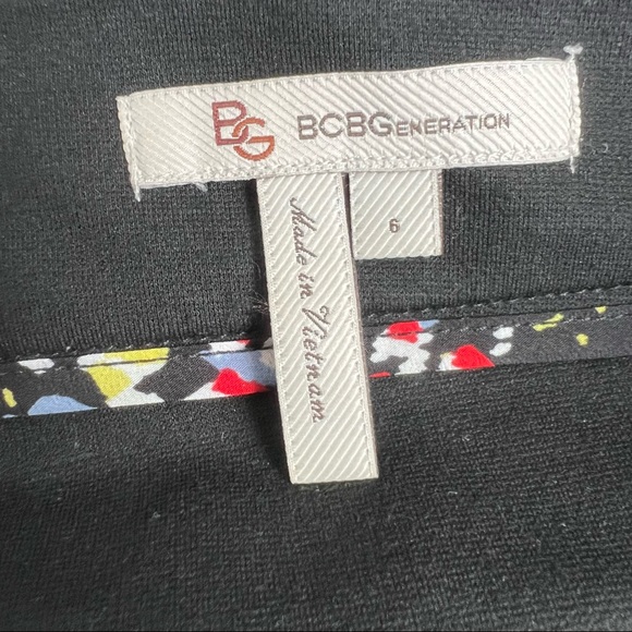 BCBG Generation Mini Skirt- Size 6 - Picture 4 of 9